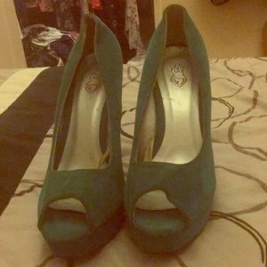 Torrid size 9 platform heels
